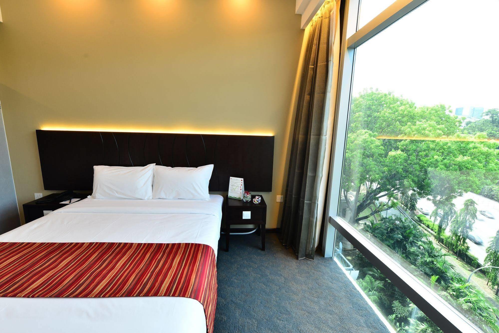Hotel Chancellor@Orchard Singapore Exteriör bild